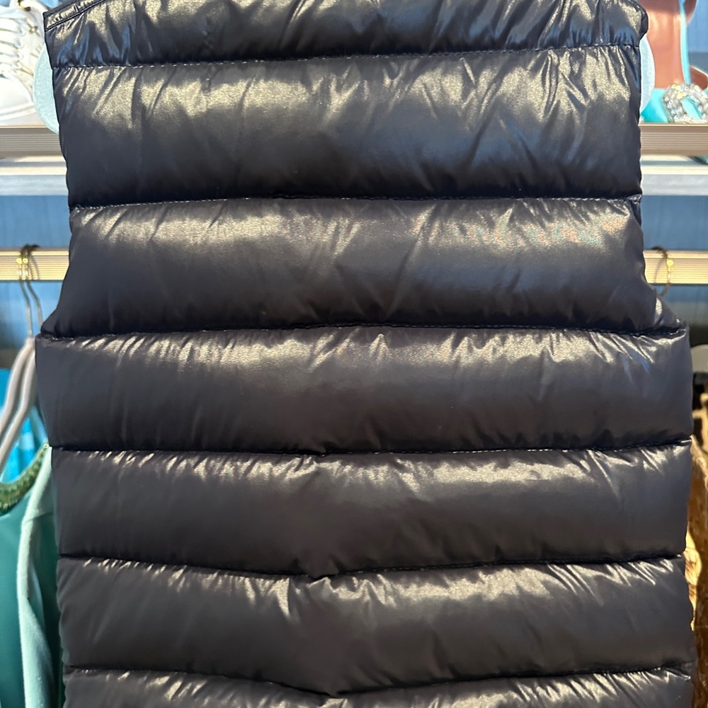 Moncler boys Navy Puffer Jacket with Red Accent size 5 - Picture 3 of 6